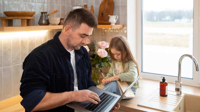 Posture Belt Benefits for Remote Working Fathers