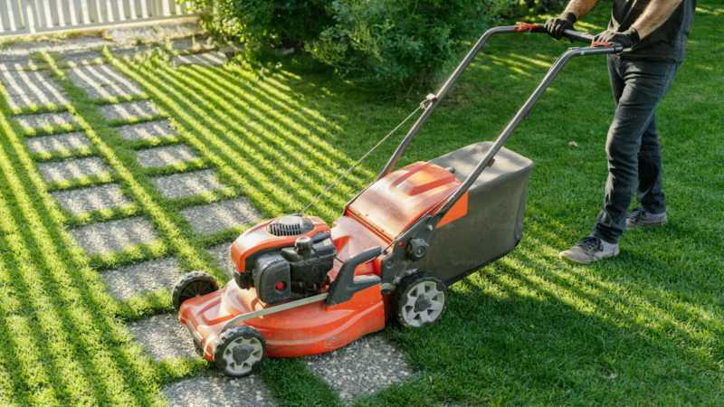 How a Lawn Mower Blade Sharpener Can Keep Blades Ready for the Next Cut